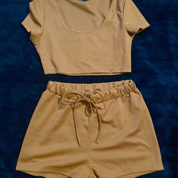 Shorts Set - Picture 2 of 2